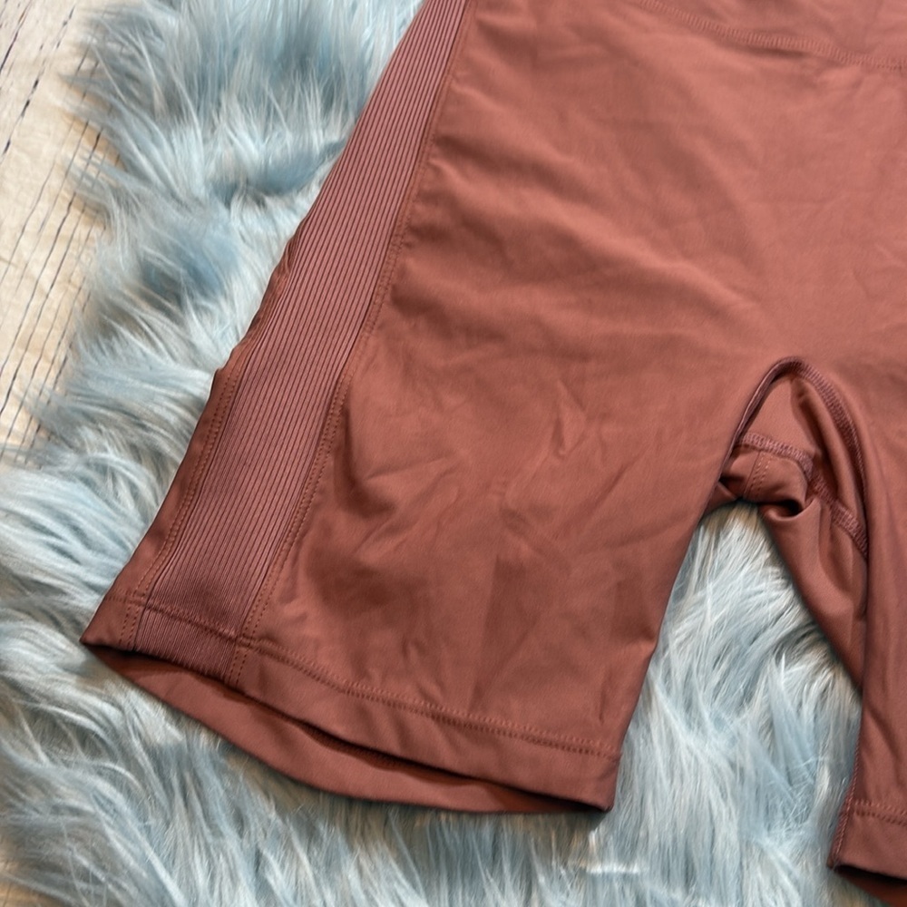 NYLORA Farrah Biker Brown Tan High Rise Shorts sz M - Picture 5 of 9